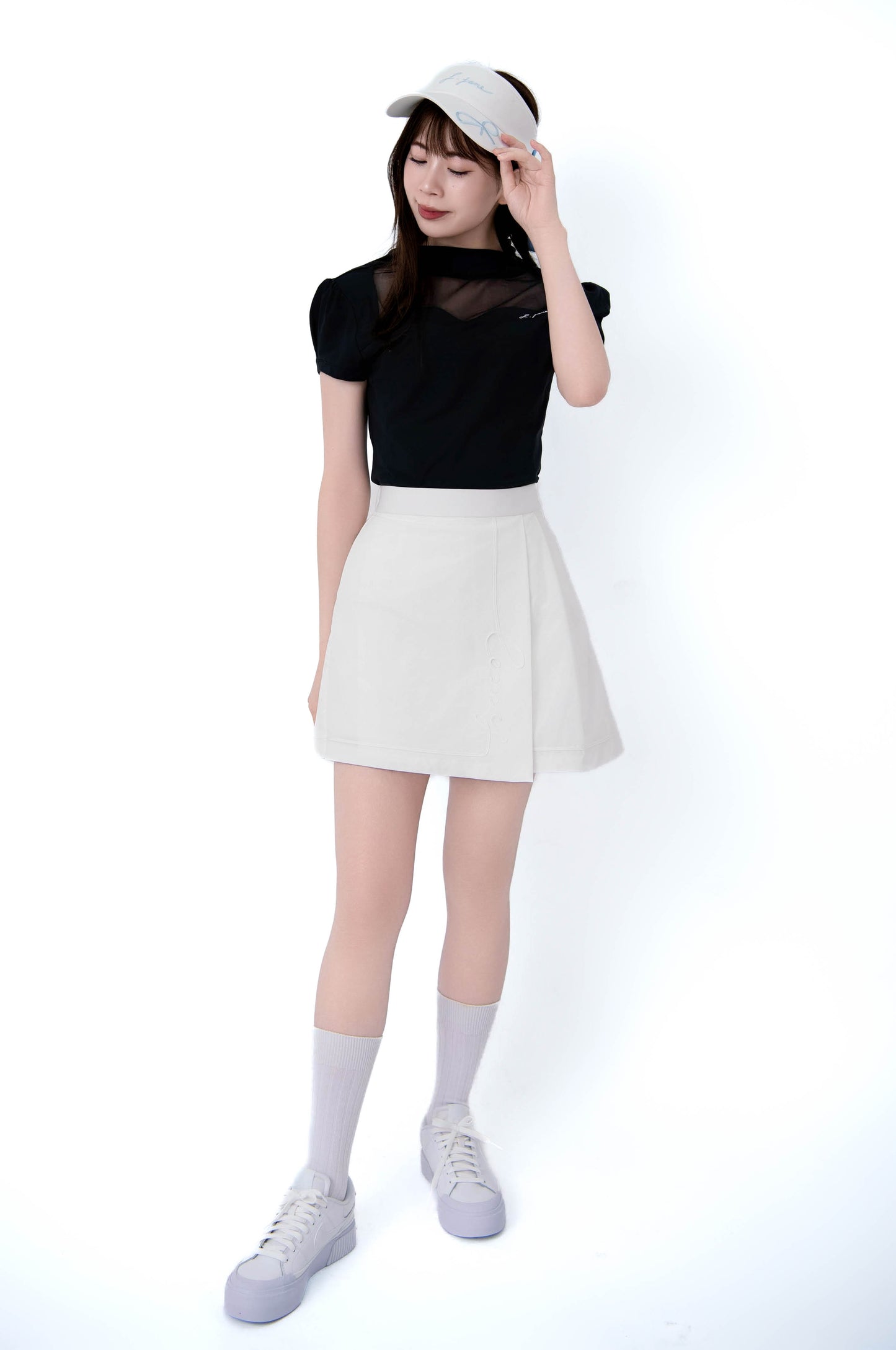 綺麗めブラック×ホワイトコーデ