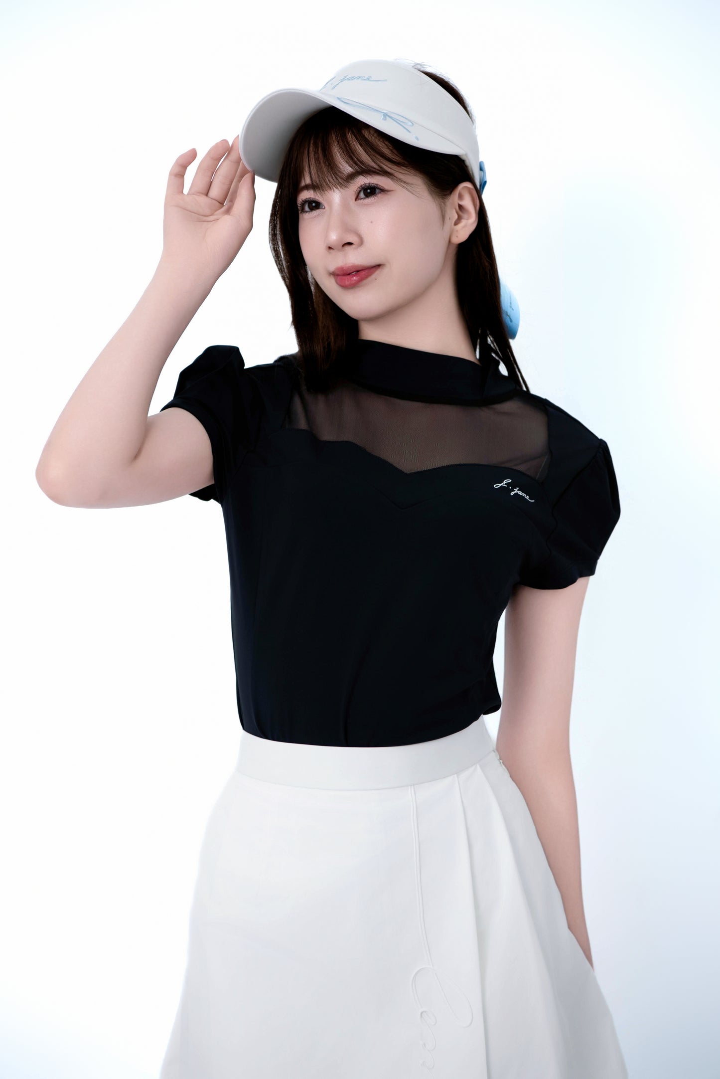 綺麗めブラック×ホワイトコーデ