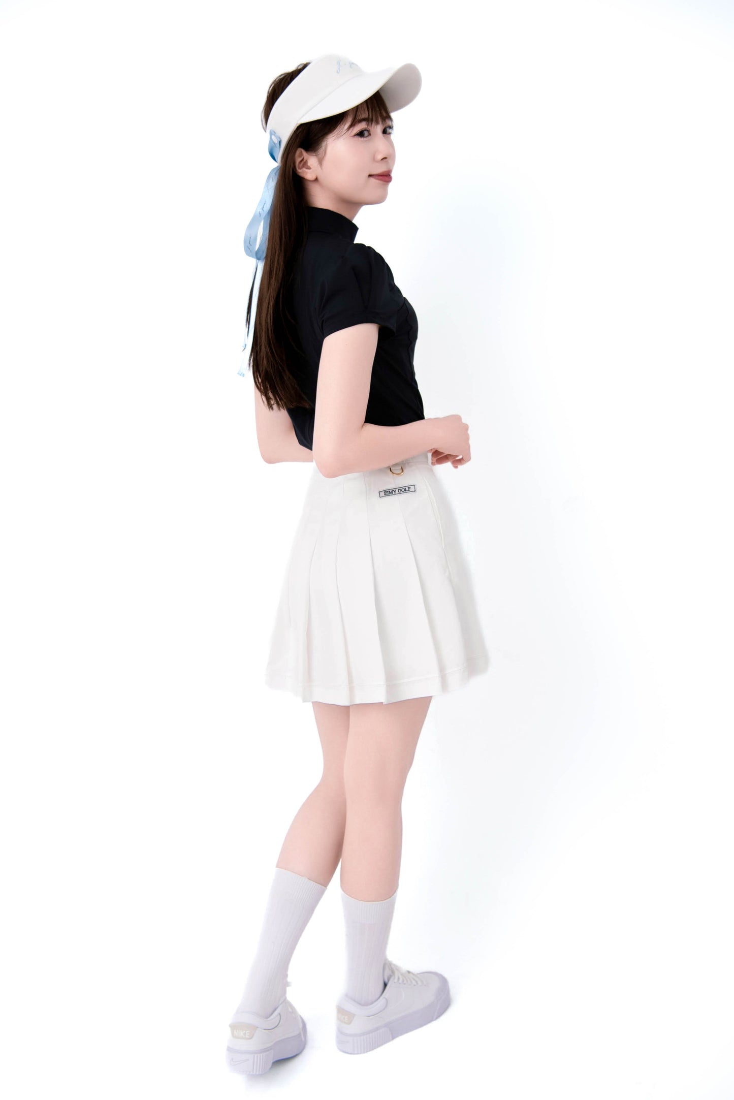 綺麗めブラック×ホワイトコーデ